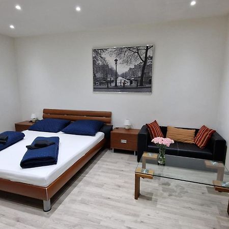 Apartment Flora - Late Check-Out At Noon 12 O Clock For Free Bratislava Extérieur photo