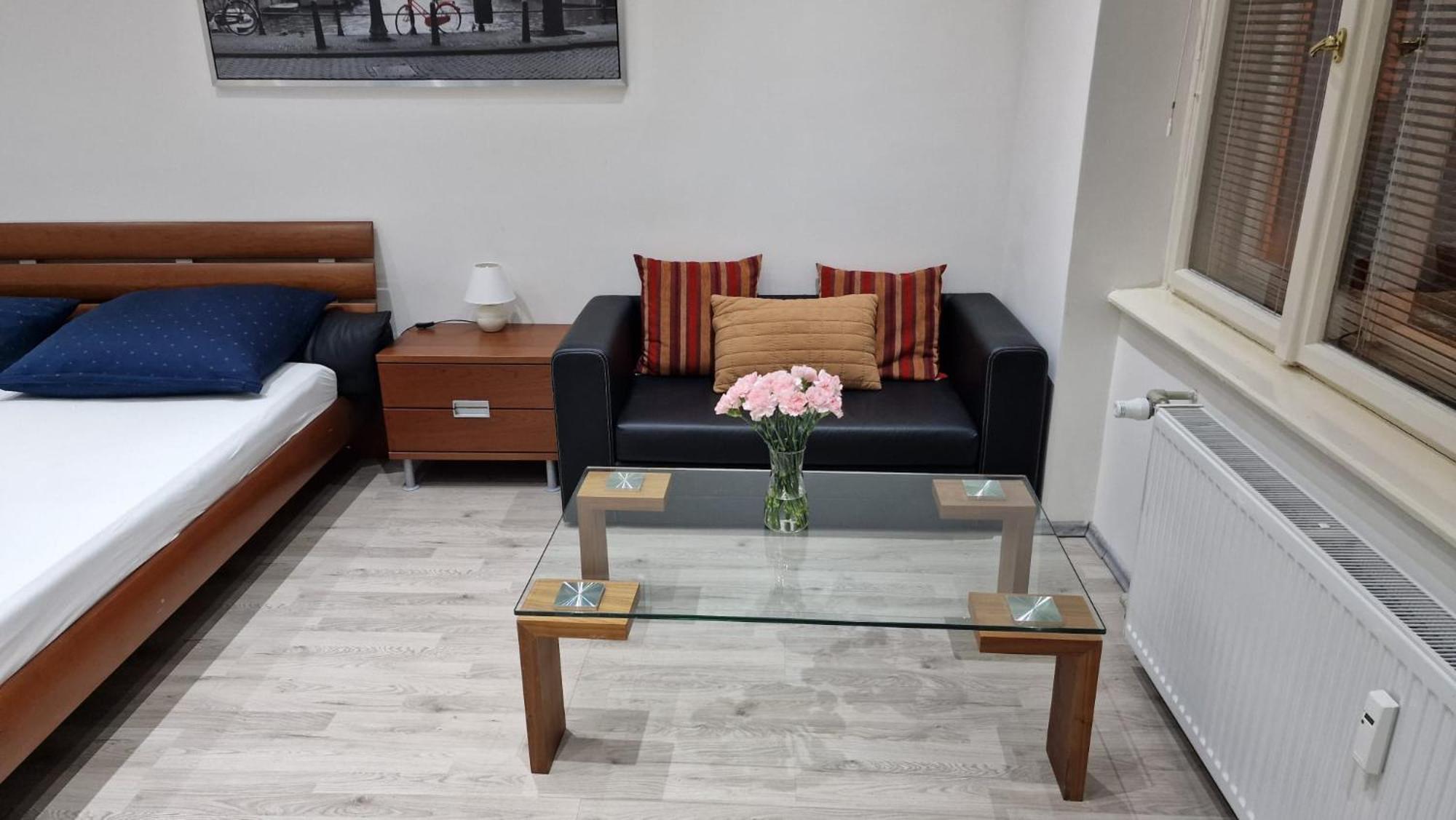 Apartment Flora - Late Check-Out At Noon 12 O Clock For Free Bratislava Extérieur photo
